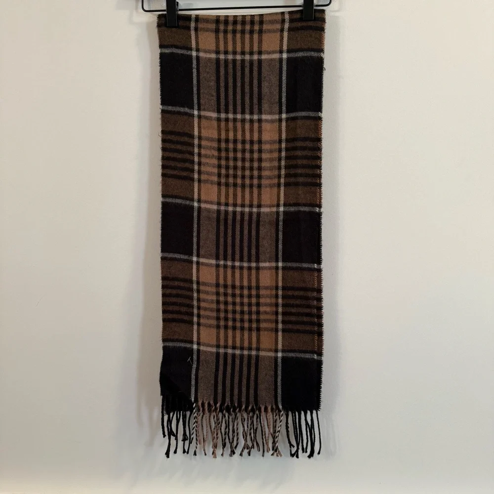 Geoffrey Beene Black and Brown Plaid cashme Scarf
